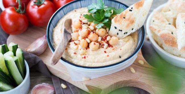 Hummus mit Zedernnussmus